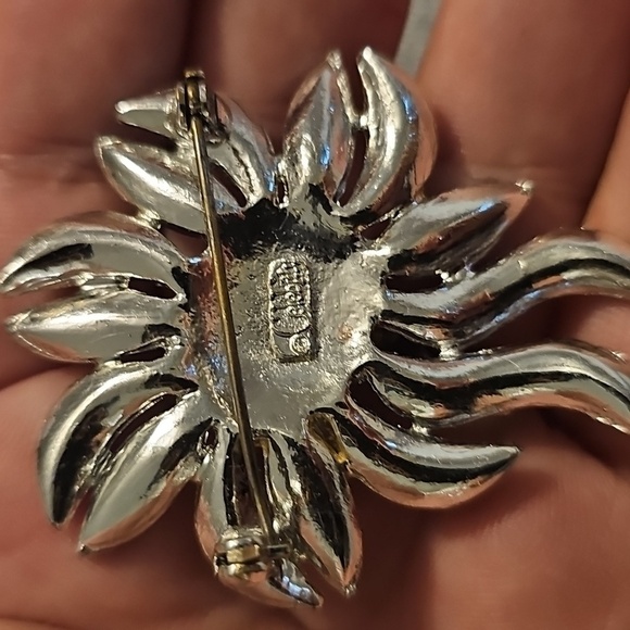 Vintage Celebrity Silver and Purple Floral sparkling gems signed Brooch luxury - Picture 3 of 5